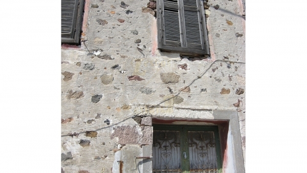 Πωλείται παλιά πέτρινη οικία στο Μεσότοπο Λέσβου.