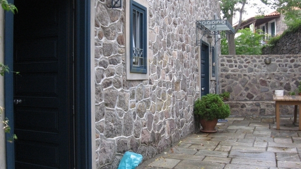 Πωλείται μονοκατοικία στην Μήθυμνα (Μόλυβο) Λέσβου.