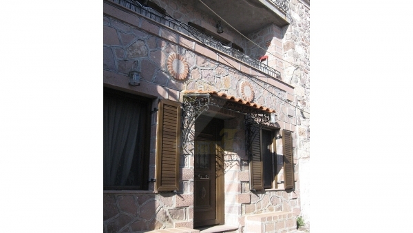 Πωλείται μονοκατοικία στην Μήθυμνα (Μόλυβο) Λέσβου.