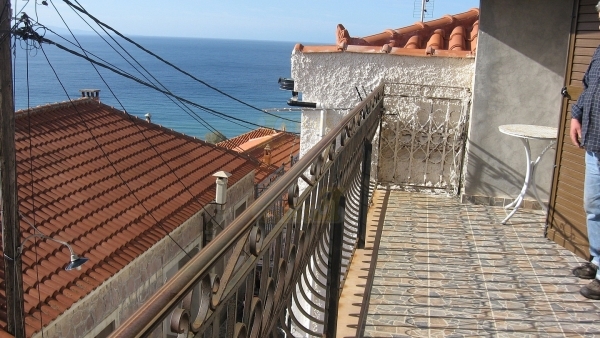 Πωλείται μονοκατοικία στην Μήθυμνα (Μόλυβο) Λέσβου.