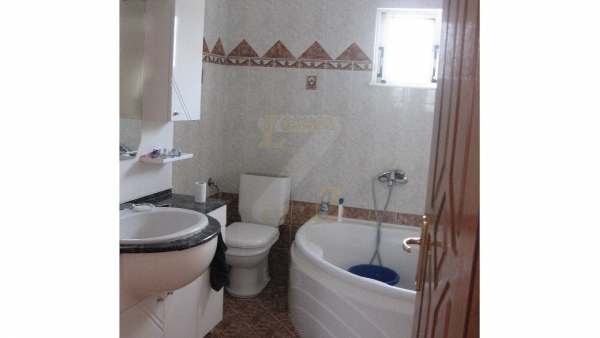 Πωλείται διώροφη οικία στη Γέρα Λέσβου.