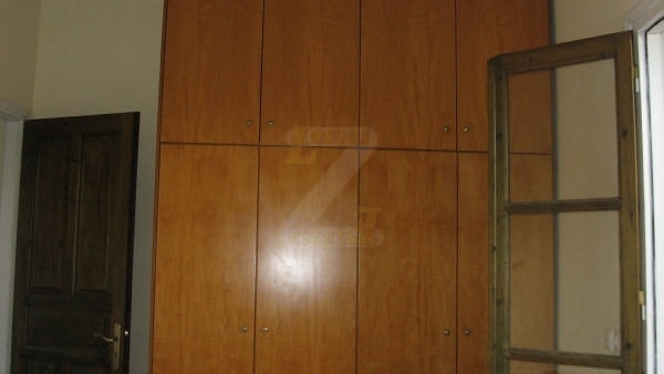 Πωλείται μονοκατοικία στην Πέτρα Λέσβου.