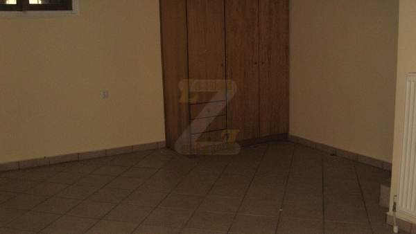 Πωλείται μονοκατοικία στην Πέτρα Λέσβου.