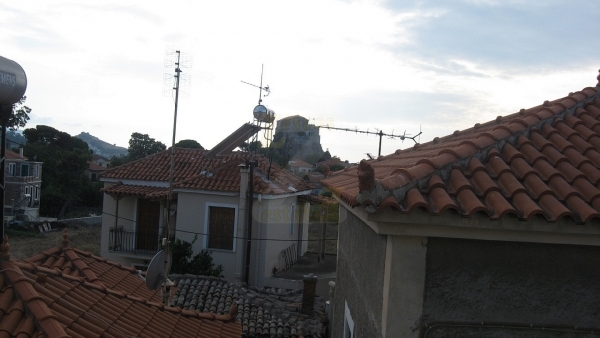 Πωλείται μονοκατοικία στην Πέτρα Λέσβου.