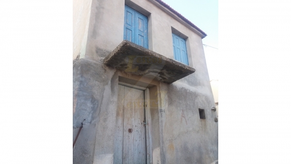 Πωλείται οικία με θέα στη θάλασσα στο Πλωμάρι Λέσβου.