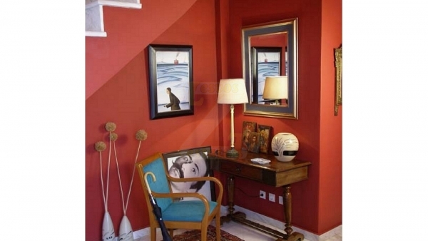 Πωλείται νεόκτιστη βίλα, νεοκλασικού ρυθμού 250 τ.μ., στα Πάμφιλα Λέσβου.