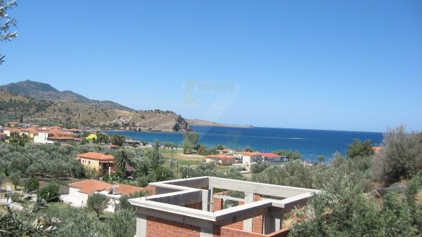 Πωλείται μονοκατοικία στην Άναξο Λέσβου, με θέα την θάλασσα.