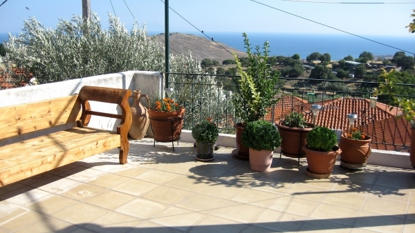 Μεζονέτα προς πώληση στον Μεσότοπο Λέσβου.