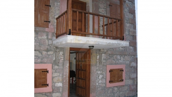 Πωλείται οικία στον Πολιχνίτο Λέσβου.