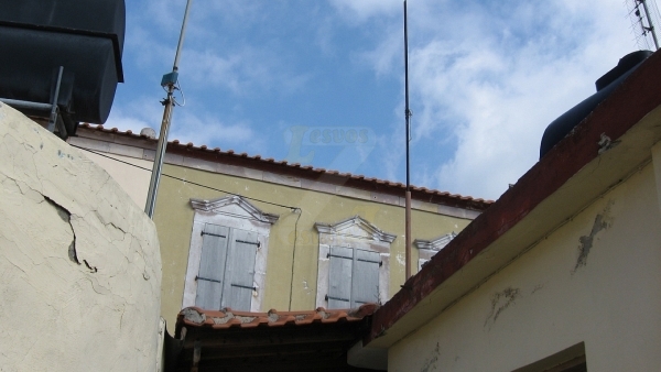 Πωλείται πέτρινη οικία στον Πολιχνίτο Λέσβου.