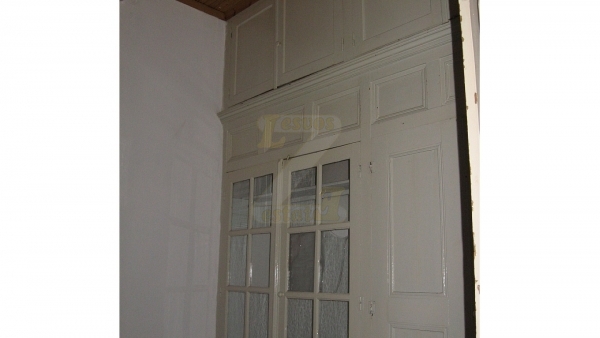 Πωλείται μονοκατοικία στον Πολιχνίτο Λέσβου.