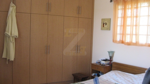 Πωλείται οικία με θέα στην Αγία Παρασκευή Λέσβου.