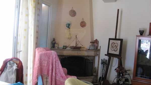 Πωλείται οικία με θέα στην Αγία Παρασκευή Λέσβου.