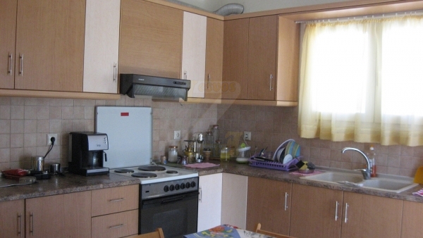 Πωλείται οικία με θέα στην Αγία Παρασκευή Λέσβου.