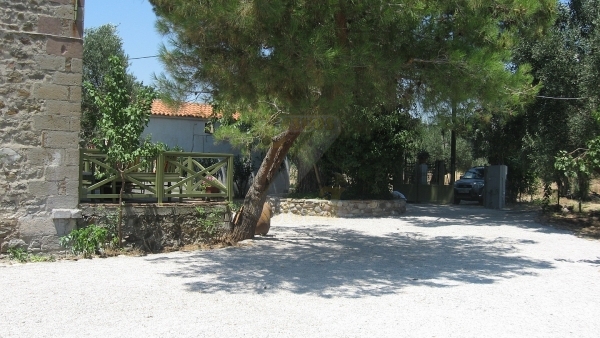 Ενοικιάζονται 4 δωμάτια για 8 άτομα στην Σκάλα Ερεσού Λέσβου.