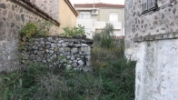 Πωλούνται δύο παλαιές πέτρινες κατοικίες στο Σκαλοχώρι Λέσβου.