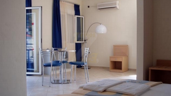 Πωλείται συγκρότημα με διαμερίσματα στην Άναξο Λέσβου.