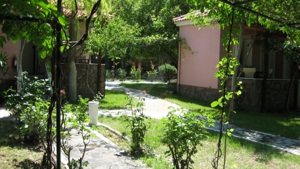 Πωλείται ξενοδοχείο στην Σκάλα Ερεσού Λέσβου. Πωλείται ξενοδοχείο στην Σκάλα Ερεσού Λέσβου.