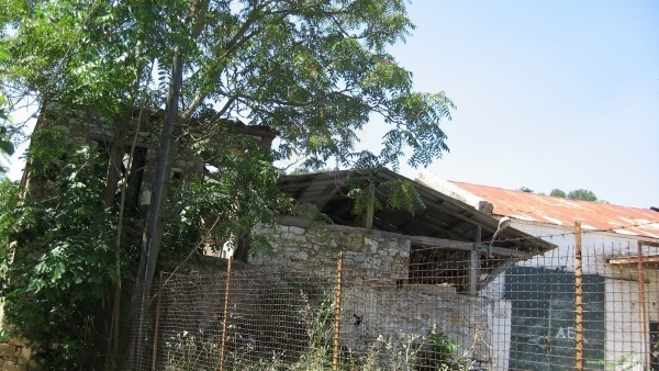 Πωλείται παλιό ελαιοτριβείο στους Πύργους Θερμής Λέσβου.