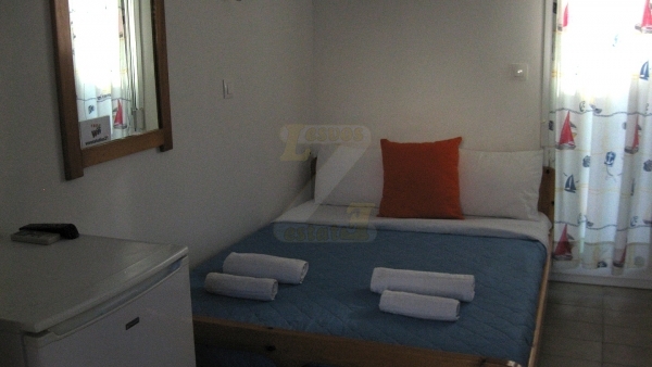 Πωλείται κτήριο στην Πλαζ του Σιγρίου Λέσβου.