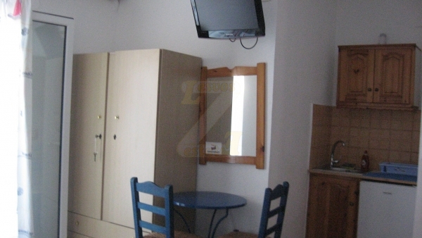 Πωλείται κτήριο στην Πλαζ του Σιγρίου Λέσβου.