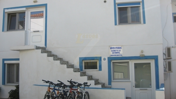 Πωλείται κτήριο στην Πλαζ του Σιγρίου Λέσβου.