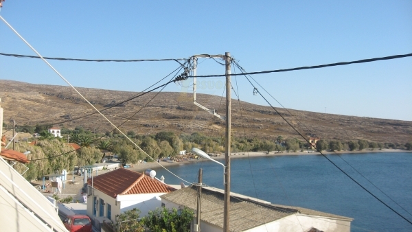 Πωλείται κτήριο στην Πλαζ του Σιγρίου Λέσβου.