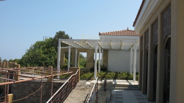 Πωλείται επαγγελματική στέγη στην Σκάλα Συκαμινέας Λέσβου.