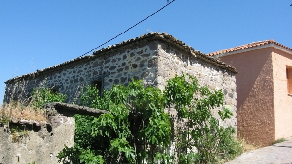 Πωλείται παλιά οικία στην Άντισσα Λέσβου.