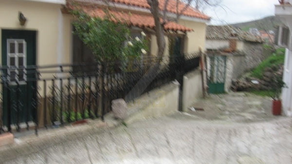 Πωλείται οικία στην Άντισσα Λέσβου.