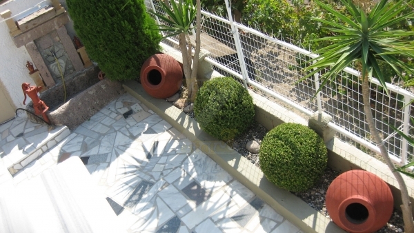 Πωλείται μονοκατοικία, με θέα στην θάλασσα, στα Βατερά Λέσβου.