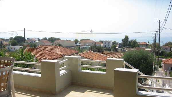 Πωλείται μονοκατοικία, με θέα στην θάλασσα, στα Βατερά Λέσβου.