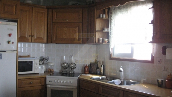 Πωλείται μονοκατοικία, με θέα στην θάλασσα, στα Βατερά Λέσβου.