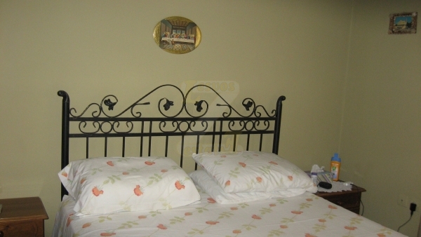 Πωλείται μονοκατοικία, με θέα στην θάλασσα, στα Βατερά Λέσβου.