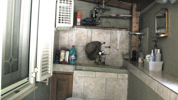 Πωλείται μονοκατοικία, με θέα στην θάλασσα, στα Βατερά Λέσβου.