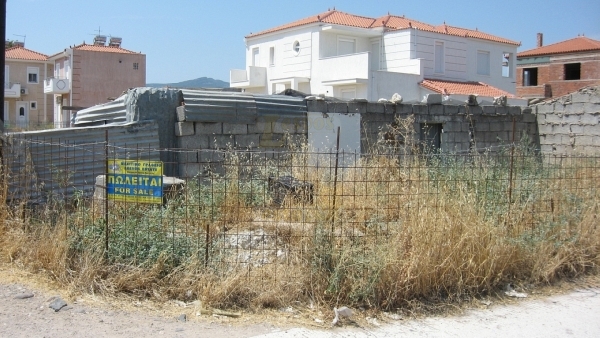 Πωλείται οικόπεδο στην Αρίσβη Λέσβου.