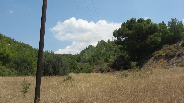 Πωλείται οικόπεδο με θέα στη θάλασσα στα Βατερά Λέσβου.