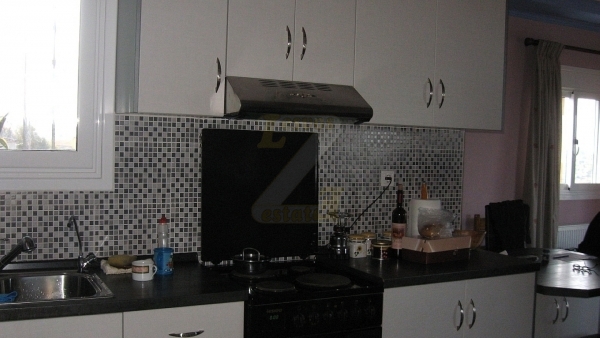 Πωλείται σπίτι με πανοραμική θέα σε βουνό και θάλασσα, στα Βασιλικά Λέσβου.