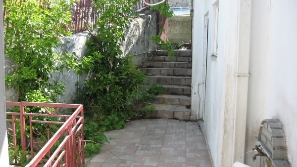 Πωλείται οικία στα Βασιλικά Λέσβου.