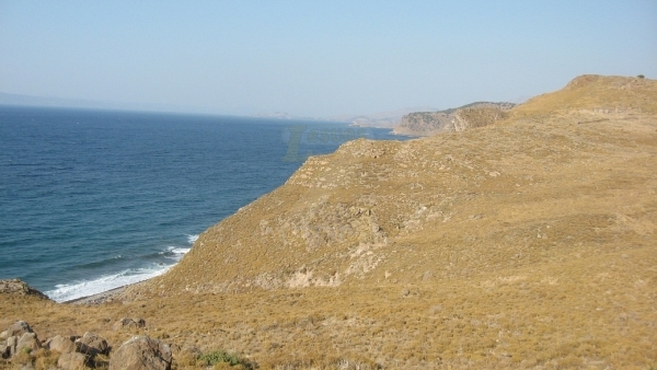 Πωλείται έκταση, με θέα στο Τσαμούρ Λιμάνι στο Σκαλοχώρι Λέσβου.