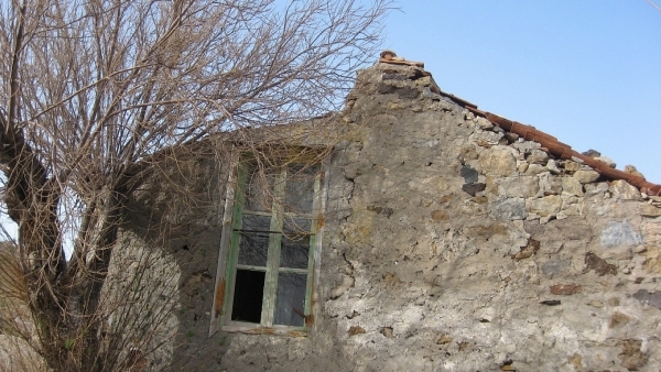 Πωλείται παλιά μονοκατοικία στον Γαβαθά Λέσβου.