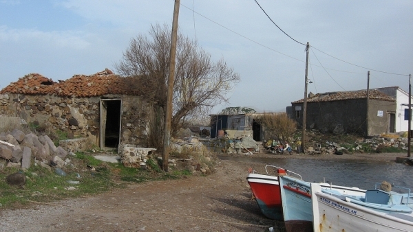 Πωλείται παλιά μονοκατοικία στον Γαβαθά Λέσβου.