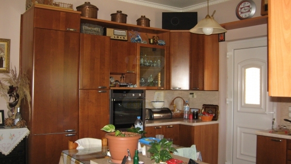 Πωλούνται 2 οροφοδιαμερίσματα στη Βρίσα Λέσβου.